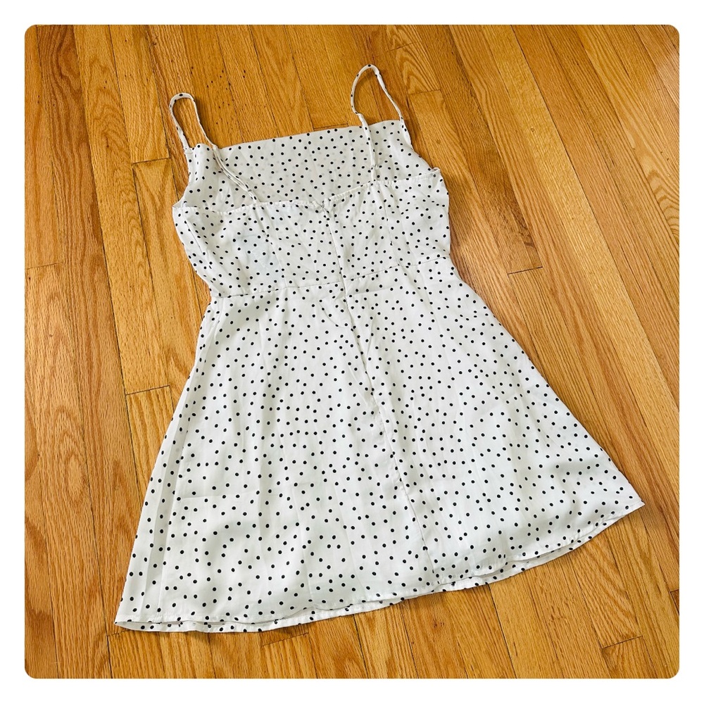 β
NWT Luluβs Spot in My Heart Polka Dot Satin Spring Wedding Guest Mini Dress β
- Picture 14 of 17